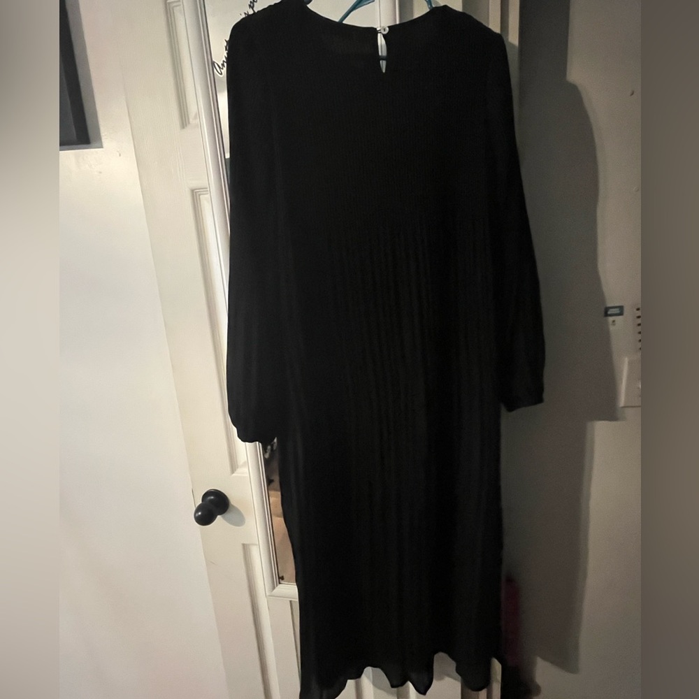 This is a Maxi length dress. I’m 5’5 and it hits my ankles with heels on